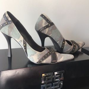 Camouflage heels